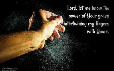 A Prayer of Clinging to the Lord When Your Fingers are Slipping