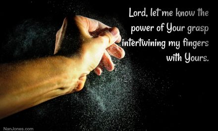 A Prayer of Clinging to the Lord When Your Fingers are Slipping