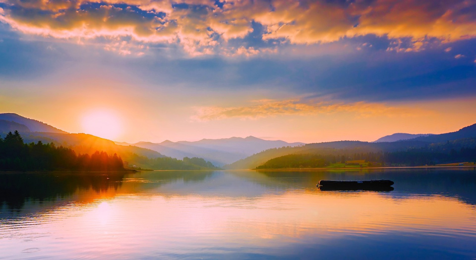 I set my gaze on the mountain ridge to catch a glimpse of the rising sun.